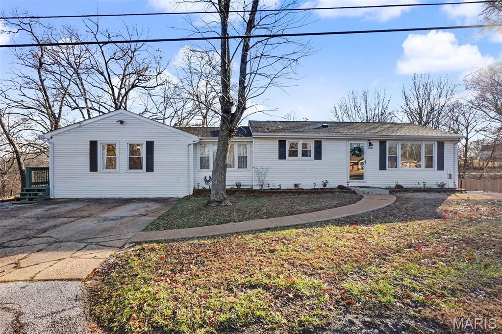 2200 Dillon Road, High Ridge, MO 63049