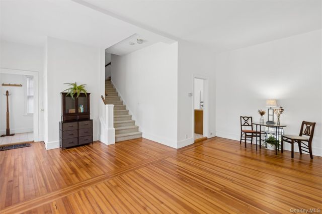 208A Wheatley Road, Old Westbury, NY 11568