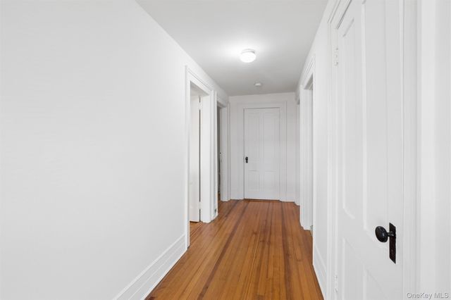208A Wheatley Road, Old Westbury, NY 11568