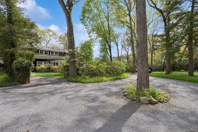 208A Wheatley Road, Old Westbury, NY 11568