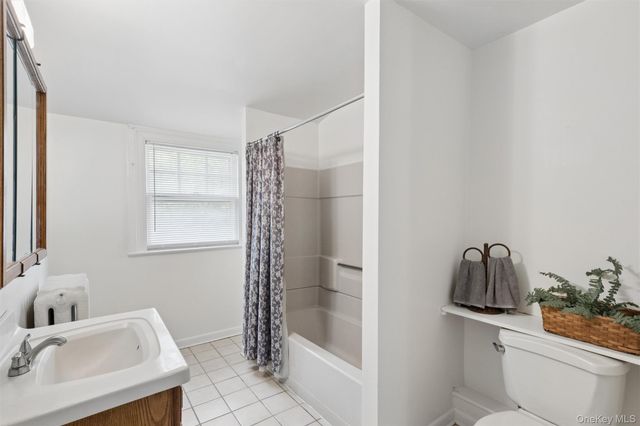208A Wheatley Road, Old Westbury, NY 11568