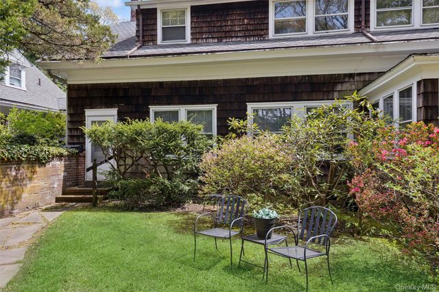 208A Wheatley Road, Old Westbury, NY 11568