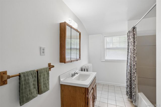 208A Wheatley Road, Old Westbury, NY 11568