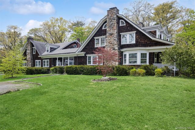 208A Wheatley Road, Old Westbury, NY 11568
