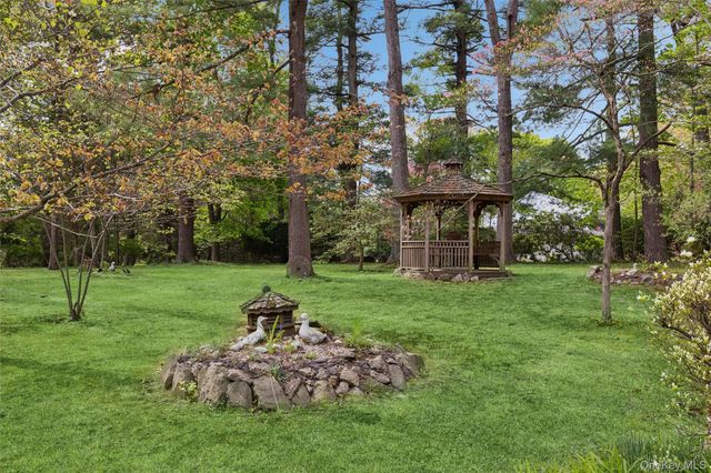 208A Wheatley Road, Old Westbury, NY 11568