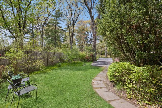 208A Wheatley Road, Old Westbury, NY 11568