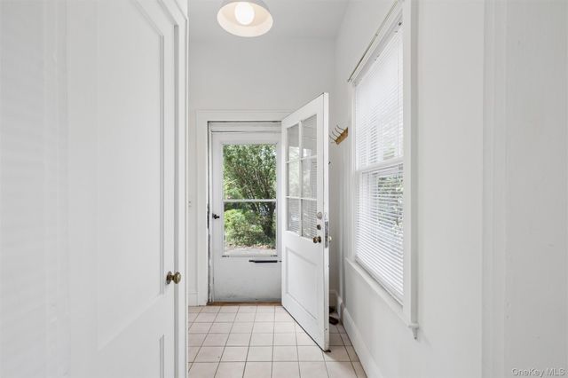 208A Wheatley Road, Old Westbury, NY 11568
