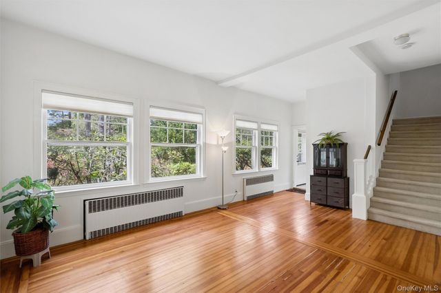 208A Wheatley Road, Old Westbury, NY 11568