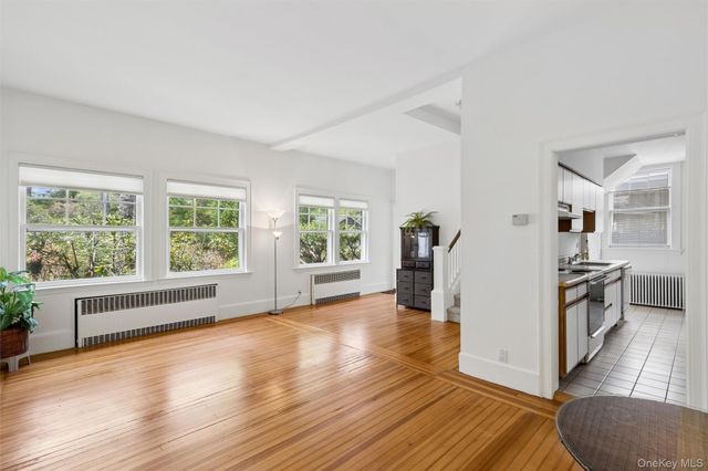 208A Wheatley Road, Old Westbury, NY 11568