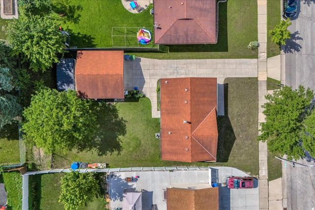 9360 N 85th STREET, Milwaukee, WI 53224