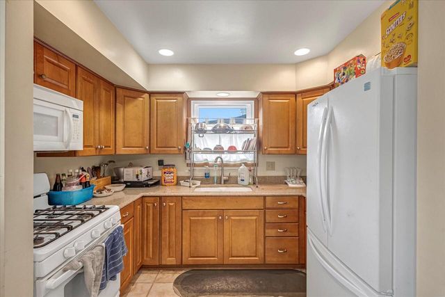 9360 N 85th STREET, Milwaukee, WI 53224