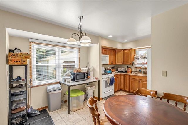 9360 N 85th STREET, Milwaukee, WI 53224