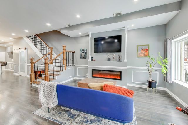 4049 S Indiana Avenue, Chicago, IL 60653