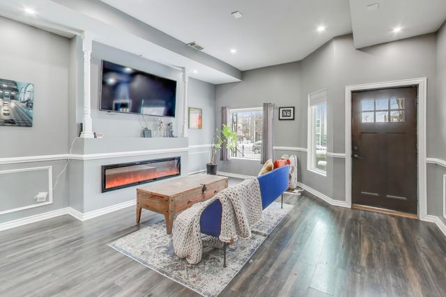 4049 S Indiana Avenue, Chicago, IL 60653