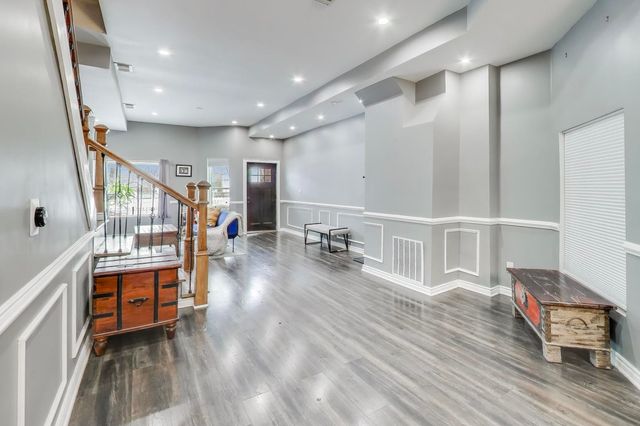 4049 S Indiana Avenue, Chicago, IL 60653