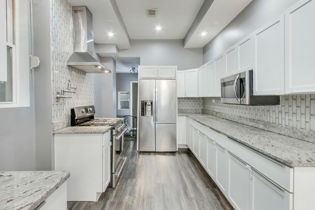 4049 S Indiana Avenue, Chicago, IL 60653