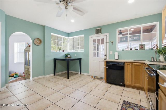 2284 LARCHMONT Road, Jacksonville, FL 32207