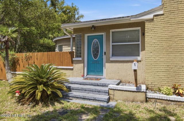 2284 LARCHMONT Road, Jacksonville, FL 32207