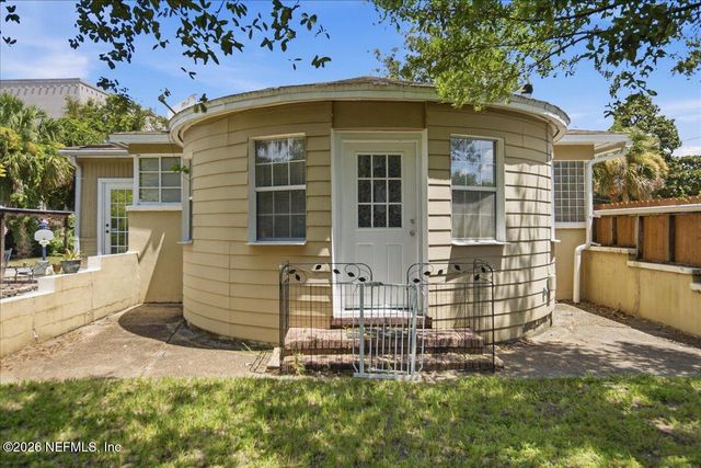 2284 LARCHMONT Road, Jacksonville, FL 32207