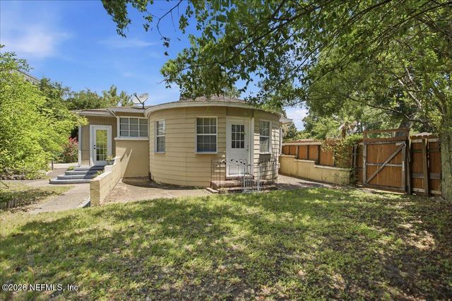 2284 LARCHMONT Road, Jacksonville, FL 32207