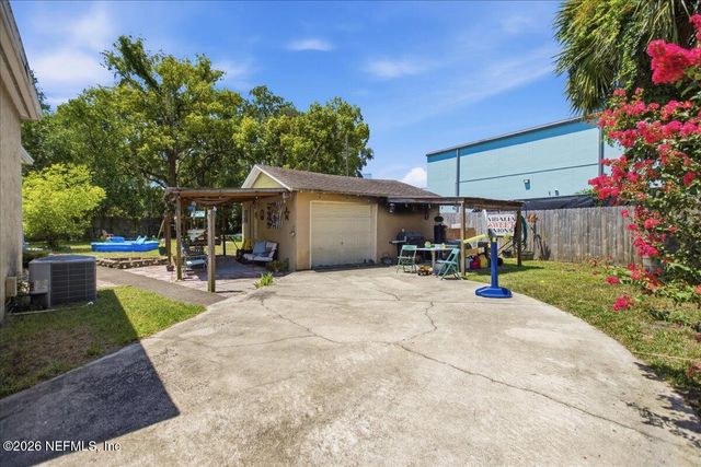 2284 LARCHMONT Road, Jacksonville, FL 32207