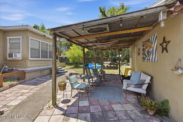 2284 LARCHMONT Road, Jacksonville, FL 32207