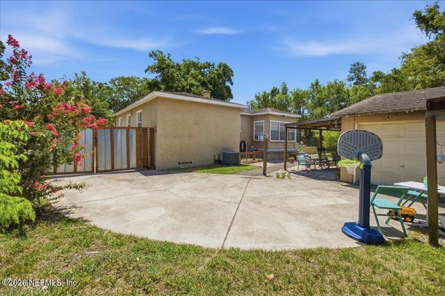 2284 LARCHMONT Road, Jacksonville, FL 32207