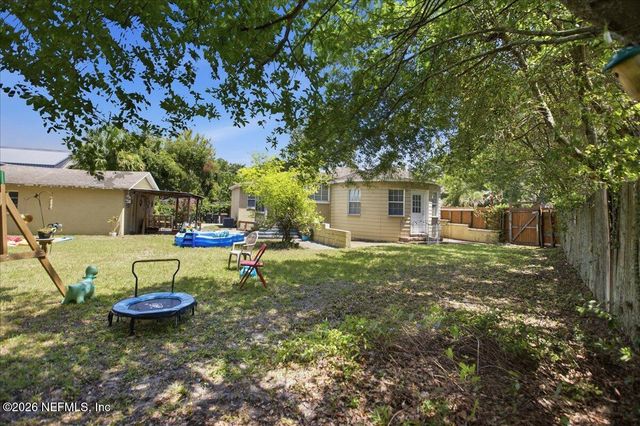 2284 LARCHMONT Road, Jacksonville, FL 32207