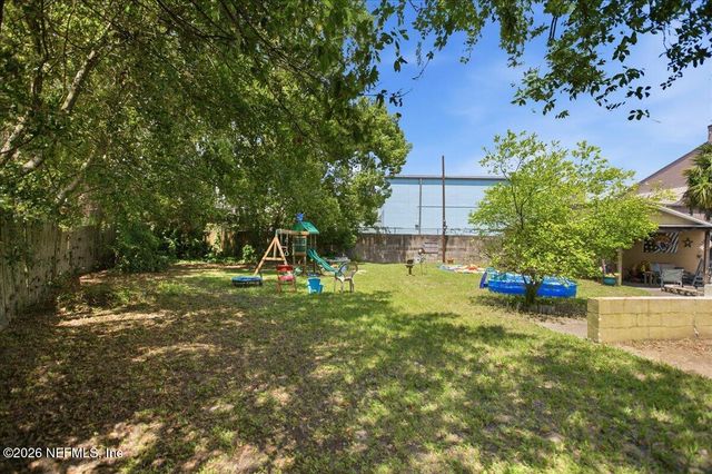 2284 LARCHMONT Road, Jacksonville, FL 32207
