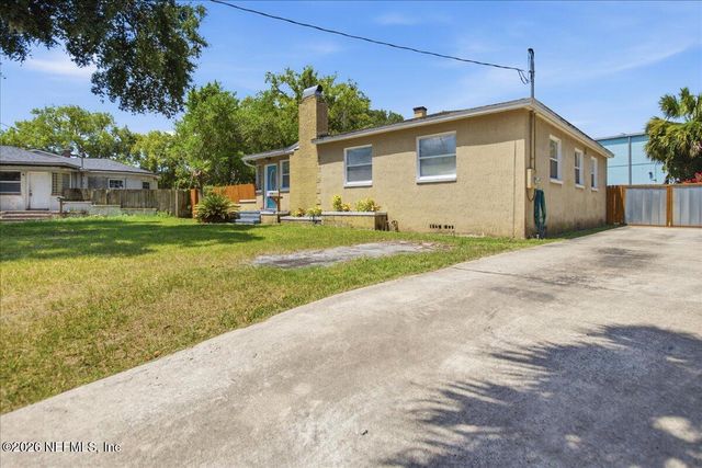 2284 LARCHMONT Road, Jacksonville, FL 32207