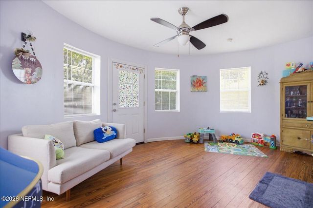 2284 LARCHMONT Road, Jacksonville, FL 32207