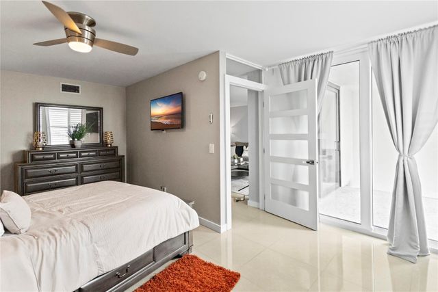 111 Lake Emerald Drive 106, Oakland Park, FL 33309