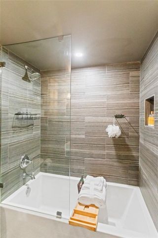 111 Lake Emerald Drive 106, Oakland Park, FL 33309