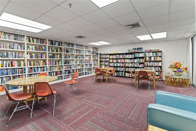 111 Lake Emerald Drive 106, Oakland Park, FL 33309