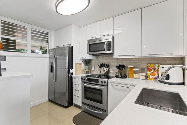 111 Lake Emerald Drive 106, Oakland Park, FL 33309