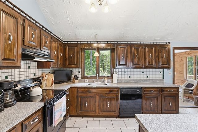 63 Faulkner Ave, Wilmington, MA 01887