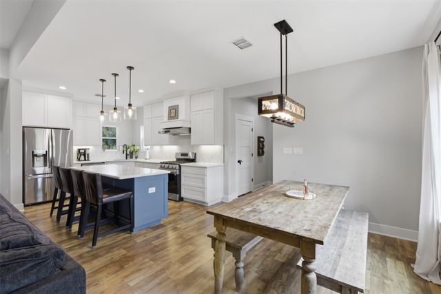 414 Wesley Ridge DR, Spicewood, TX 78669