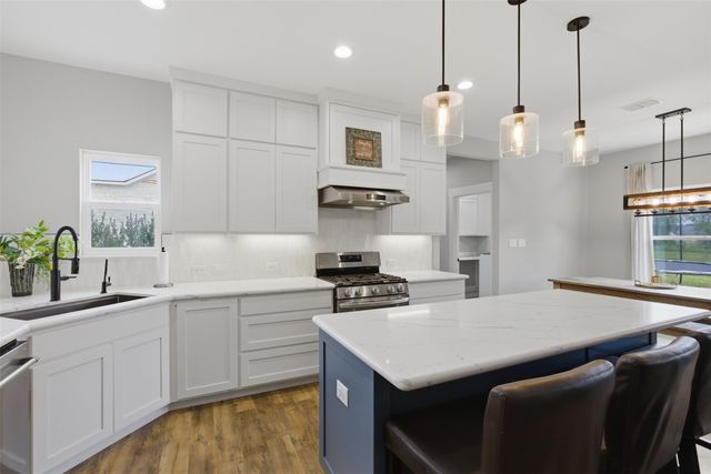 414 Wesley Ridge DR, Spicewood, TX 78669