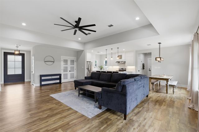 414 Wesley Ridge DR, Spicewood, TX 78669