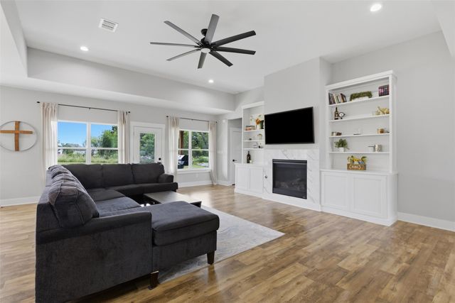 414 Wesley Ridge DR, Spicewood, TX 78669