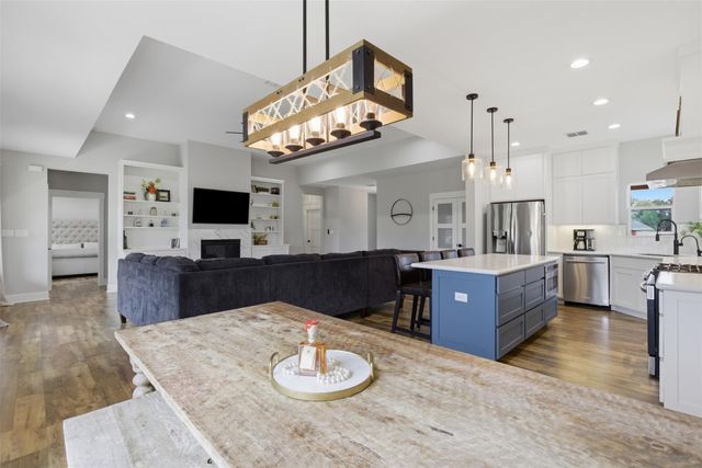 414 Wesley Ridge DR, Spicewood, TX 78669