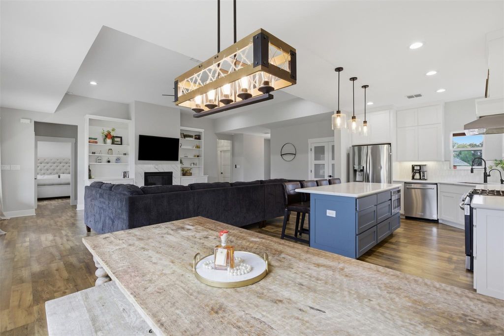 414 Wesley Ridge DR, Spicewood, TX 78669