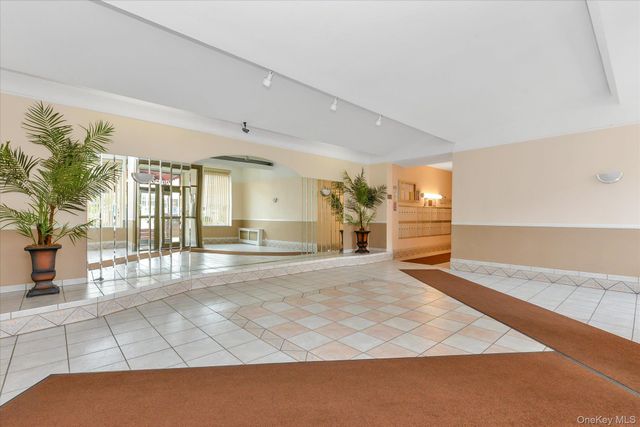 71-11 Yellowstone Boulevard 4A, Forest Hills, NY 11375