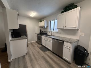 136 High Path Road 136, Windsor, CT 06095