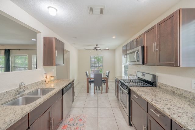 1439 W RIDGEWOOD CT, San Antonio, TX 78201