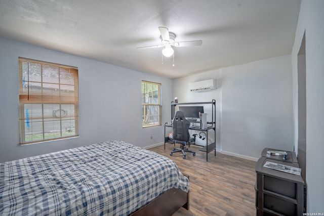 1439 W RIDGEWOOD CT, San Antonio, TX 78201