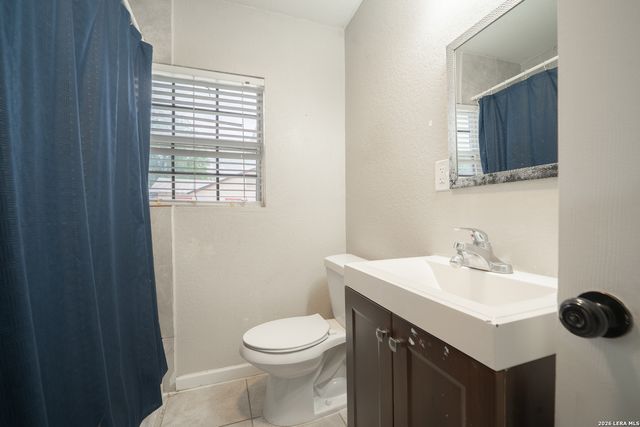 1439 W RIDGEWOOD CT, San Antonio, TX 78201
