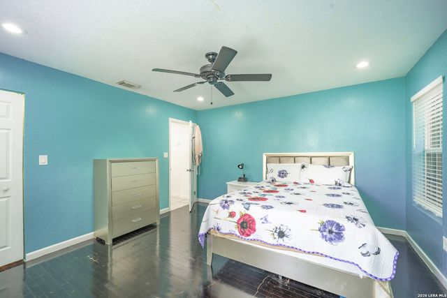 1439 W RIDGEWOOD CT, San Antonio, TX 78201
