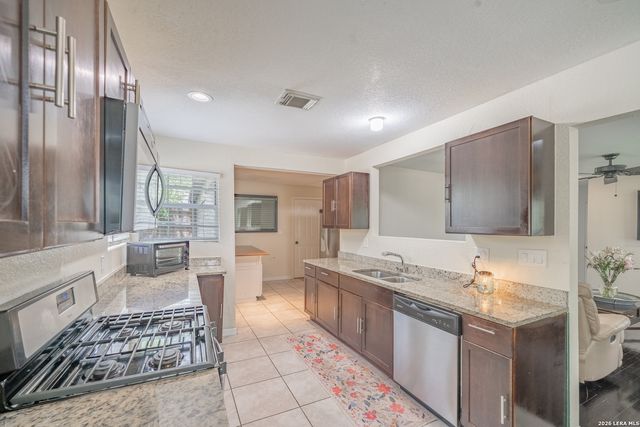 1439 W RIDGEWOOD CT, San Antonio, TX 78201