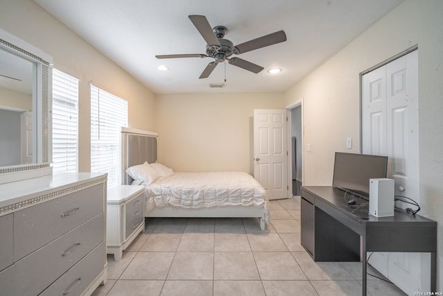 1439 W RIDGEWOOD CT, San Antonio, TX 78201